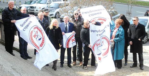 Фалш парафи воде на робију до пет година
